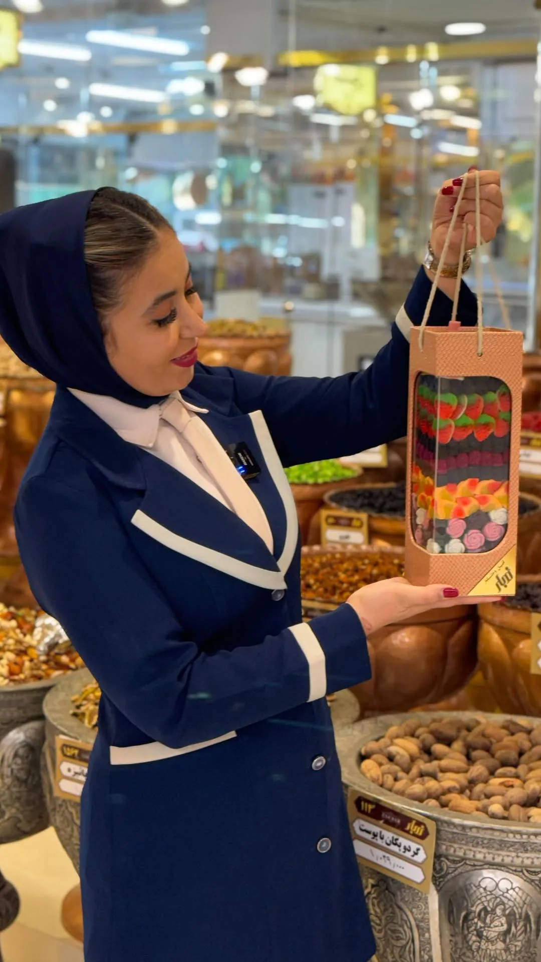 پاستیل باکس زربار، رنگ قهوه‌ای، قرمز، سبز و زرد، جنس مقوا، جعبه عمودی با پنجره